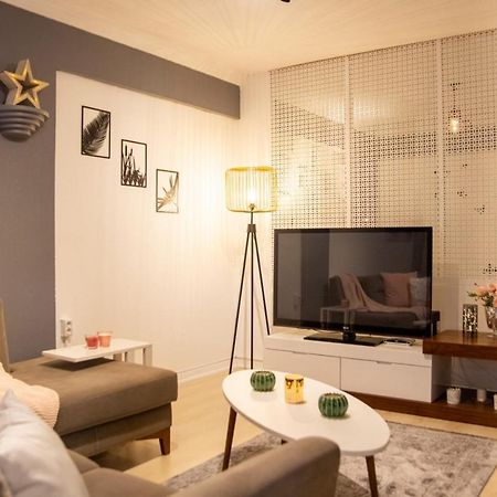 Amazing Flat Near The Coast With A Delightful Shared Terrace Close To Public Transportation In Karsiyaka 伊兹密尔 外观 照片
